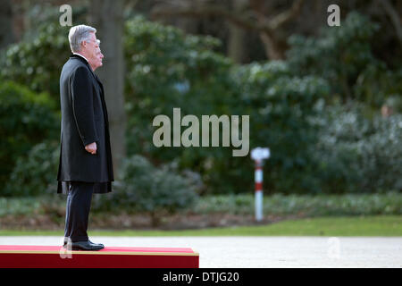 Berlin, Allemagne. Feb 17, 2014. Le Président allemand Joachim Gauck et Daniela Schadt belges reçoivent leurs Majestés le roi Philippe et la Reine Mathilde dans le palais présidentiel, Château Bellevue, à Berlin, pour une conversation bilatérale et le déjeuner. © Goncalo Silva/NurPhoto ZUMAPRESS.com/Alamy/Live News Banque D'Images