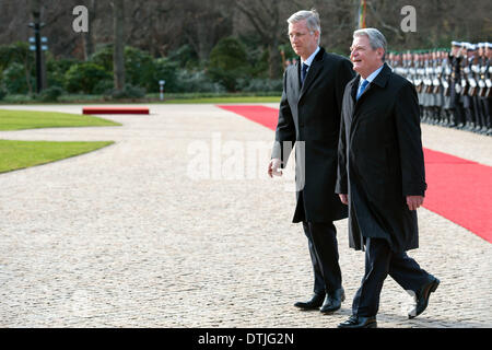 Berlin, Allemagne. Feb 17, 2014. Le Président allemand Joachim Gauck et Daniela Schadt belges reçoivent leurs Majestés le roi Philippe et la Reine Mathilde dans le palais présidentiel, Château Bellevue, à Berlin, pour une conversation bilatérale et le déjeuner. © Goncalo Silva/NurPhoto ZUMAPRESS.com/Alamy/Live News Banque D'Images