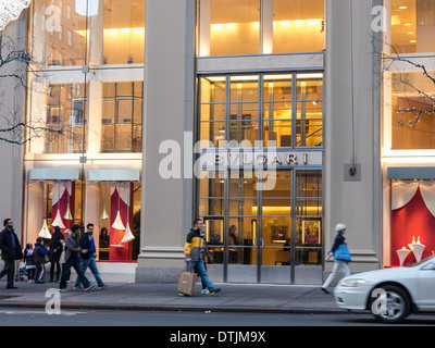 Entrée 57e Rue Bulgari au crépuscule, NYC Banque D'Images
