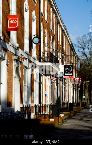 Terrasse de maisons géorgiennes, Windsor Place, Cardiff, Pays de Galles. Banque D'Images