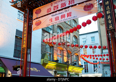Décorations du Nouvel An chinois dans Chinatown, Soho, Londres, WC2, UK Banque D'Images
