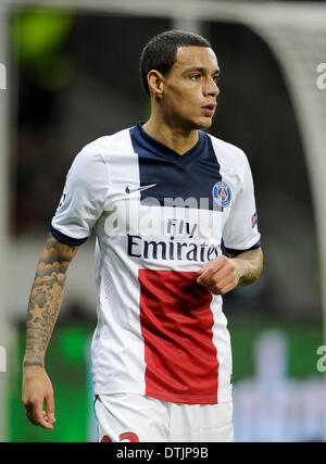 BayArena Leverkusen, Allemagne. 16Th jun 2014, .Saison Ligue des champions 2013/2014 de Finale 1ère manche, Bayer 04 Leverkusen (noir) - Paris Saint Germain (blanc) --- Gregory van der Wiel Crédit : kolvenbach/Alamy Live News Banque D'Images