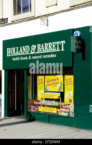 La Hollande et Barrett nourriture santé shop, Queen Street, Cardiff, Pays de Galles. Banque D'Images