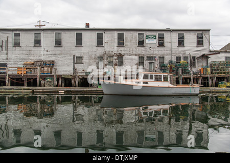 Bateau de pêche au quai de Custom House, Portland, Maine Banque D'Images