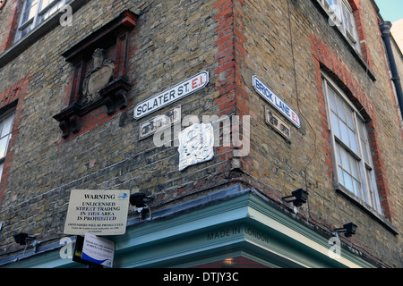 Royaume-uni Londres est brick lane et sclater street sign en anglais et bengali Banque D'Images