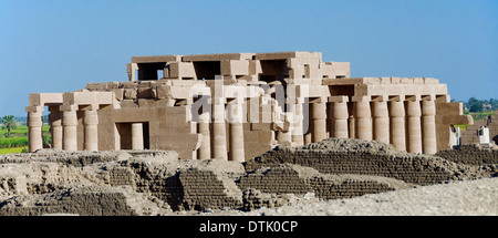 L'Egypte, Luxor Rive Ouest,vue sur le temple funéraire de Ramsès II appelé 'Ramesseum' Banque D'Images