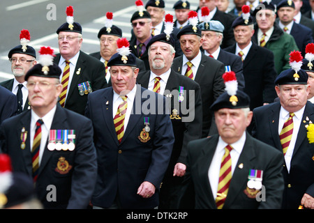 Autour de 400 anciens combattants de l'armée le long de Whitehall et passé le Parlement pour protester contre la décision d'ax, un bataillon du Régiment royal de fusiliers (RRT) à Londres Grande-bretagne 18 octobre 2012. Les députés sont mis à demander au gouvernement de reconsidérer sa décision, que les critiques prétendent a été motivée par une "correction politique" plutôt que d'une évaluation par les chefs de la défense. Dans un débat de la Chambre des communes, les ministres seront accusés de hache dans le bataillon de l'armée sous le programme de compressions budgétaires afin d'éviter la mise au rebut d'unités d'avance sur l'Écossais 2014 Référendum sur l'indépendance. Banque D'Images