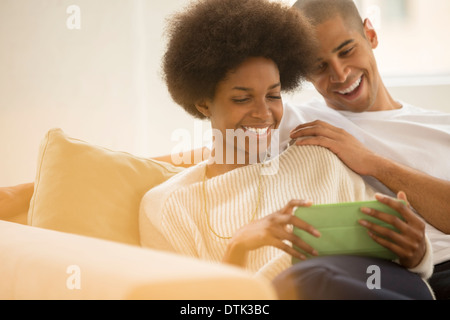 Couple on sofa Banque D'Images