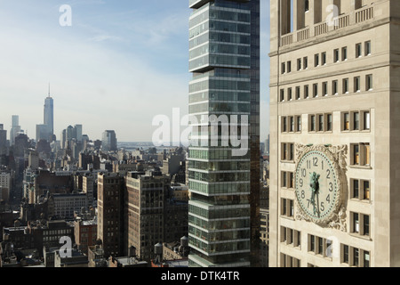 Lower Manhattan skyline y compris la vie et la rencontre de l'horloge de la tour de la liberté nouvellement construite, New York, NY, le 28 janvier, 2014 Banque D'Images