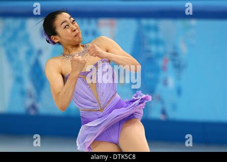 Mao Asada du Japon s'effectue dans le programme court dames à la compétition de Patinage Artistique Patinage de l'Iceberg Palace pendant le Jeux Olympiques de 2014 à Sotchi, Sotchi, Russie, le 19 février 2014. Photo : Christian Charisius/dpa Banque D'Images