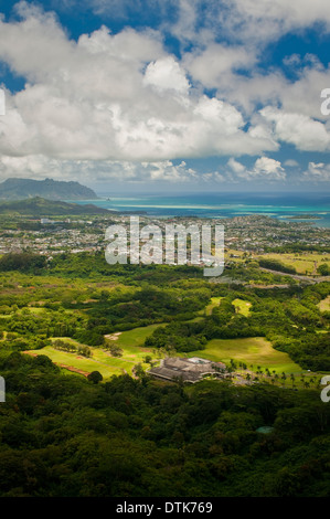 À l'extérieur, vers le Pali de Kaneohe, Oahu, Hawaii Banque D'Images