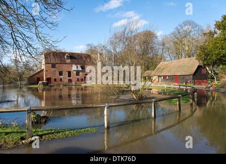 Whitemill est un ancien moulin à eau, une partie de la Kingston Lacy estate,à côté de rivière Stour, Shapwick, près de Paris, dans le Dorset. Banque D'Images