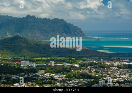 À l'extérieur, vers le Pali de Kaneohe, Oahu, Hawaii Banque D'Images