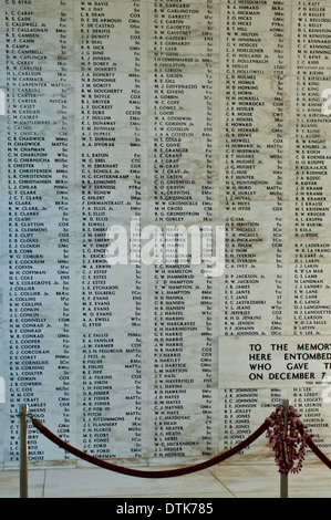 Mur des noms à l'USS Arizona Memorial, Pearl Harbor, Oahu, Hawaii Banque D'Images