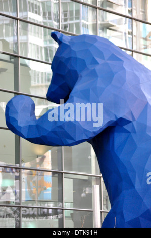 Ours bleu pièce d'art Denver Colorado Convention Center Artiste Lawrence d'Argent Banque D'Images