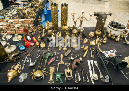 Souvenir des biens d'occasion en vente pour les touristes à Bruges en Belgique. Banque D'Images