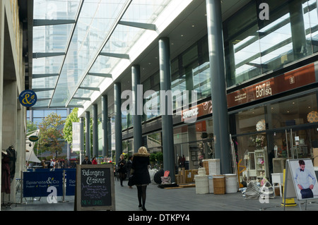 Vieux Marché de Spitalfields, comprend maintenant une zone avec des cafés, restaurants et magasins. Banque D'Images