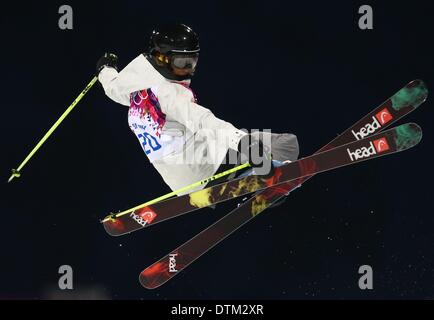 Sochi, Russie. 20 février 2014. Sabrina Cakmakli d'Allemagne en compétition dans l'épreuve féminine du ski acrobatique Halfpipe Qualification dans Rosa Khutor Parc extrême au Jeux Olympiques de 2014 à Sotchi, Russie, Krasnaya Polyana, 20 février 2014. Photo : Michael Kappeler/dpa/Alamy Live News Banque D'Images