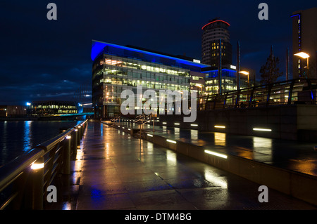 Le quartier de la piazza au complexe de nuit MediaCityUK, Salford Quays, Manchester, Royaume-Uni. Banque D'Images