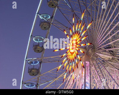 Grande roue amusement park Banque D'Images