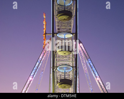 Grande roue amusement park Banque D'Images