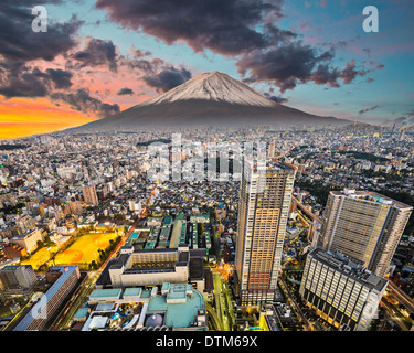 Tokyo, Japon cityscape avec Mt. Fuji. Banque D'Images