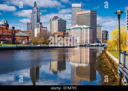 Providence, Rhode Island, USA au centre-ville sur la rivière. Banque D'Images