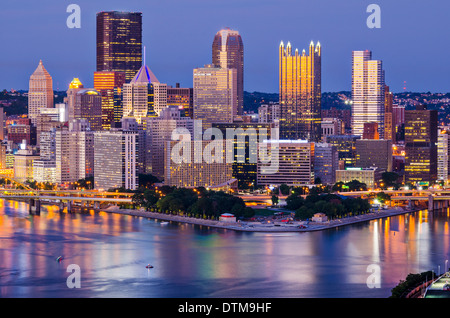 Pittsburgh, Pennsylvanie, USA, au crépuscule. Banque D'Images