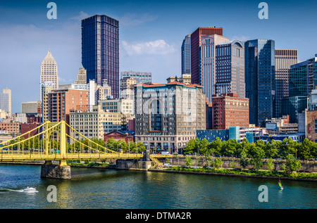 Pittsburgh, Pennsylvanie, USA Centre-ville de jour au cours de la scène de la rivière Allegheny. Banque D'Images