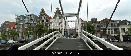 Gravestenenbrug, un célèbre pont-levis au River Spaarne, Haarlem, Hollande du Nord, aux Pays-Bas. Banque D'Images