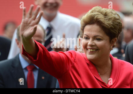 Porto Alegre, Brésil. Feb 20, 2014. La présidente du Brésil, Dilma Roussell, a officiellement ouvert la Beira Rio stadium à Porto Alegre, qui accueillera la Coupe du Monde de 2014. Credit : Edu/ZUMAPRESS.com/Alamy NurPhoto Andrade/Live News Banque D'Images