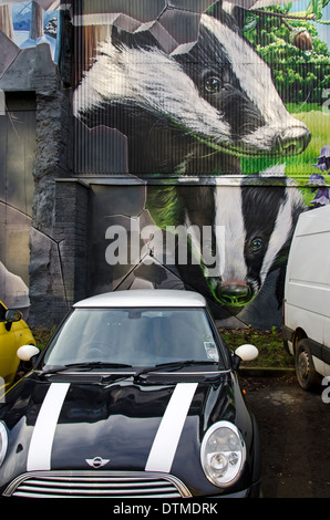 Détail de la fresque de la faune peint sur un mur du parking dans Ingram Street dans le centre de Glasgow. Banque D'Images