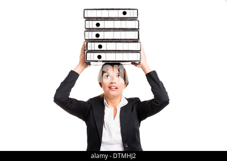 Belle femme d'affaires fatigué du travail et la réalisation de nombreux dossiers sur les mains, isolé sur fond blanc Banque D'Images
