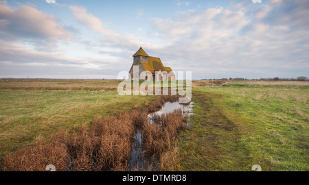 Église de St Thomas Becket ou une église de Fairfield, situé sur le Romney Marsh dans le Kent, Angleterre Banque D'Images