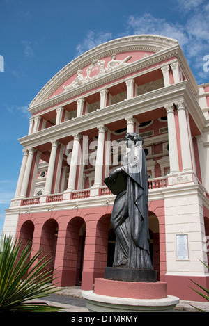 Le Brésil, l'Amazonie, Manaus. Manaus historique Opera House (Teatro Amazonas), vers 1882, construit en style néoclassique. Banque D'Images