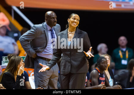 Knoxville, TN, USA. Feb 20, 2014. 20 février 2014:l'entraîneur-chef de l'Williams-Flournoy Terri Auburn Tigers au cours de la jeu de basket-ball de NCAA entre l'Université du Tennessee Lady Vols et l'Auburn Tigers à Thompson-Boling Arena de Knoxville, TN © csm/Alamy Live News Banque D'Images