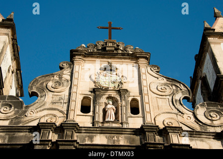 Brésil, Bahia, Salvador. Pelourinho (vieille ville) de l'UNESCO. L'église historique de Saint François c. 1708, construit en style baroque. Banque D'Images