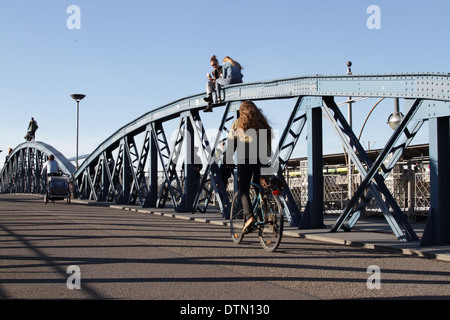 Blue bridge à Freiburg Banque D'Images