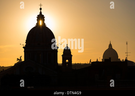 La place Saint Pierre et les toits de Rome. Rome, Italie Banque D'Images