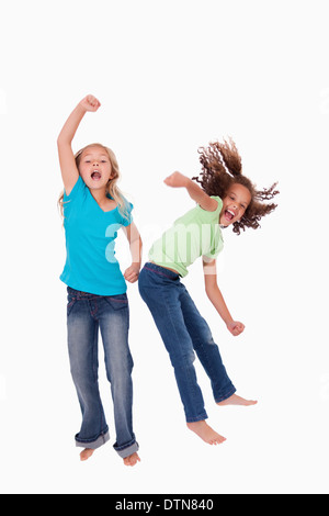 Portrait of smiling girls jumping Banque D'Images