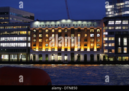 L'hôpital de London Bridge, vu de l'Northbank de la Tamise Banque D'Images