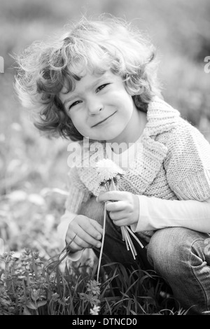 Girl holding bunch of dandelion Banque D'Images