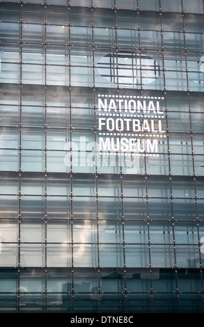 Extérieur de la National Football Museum de l'Urbis bâtiment dans le centre-ville de Manchester, Angleterre, Royaume-Uni, Banque D'Images