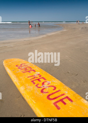 L'Inde, Goa, plage de Mandrem, surf sauvetage à bord de mer Banque D'Images