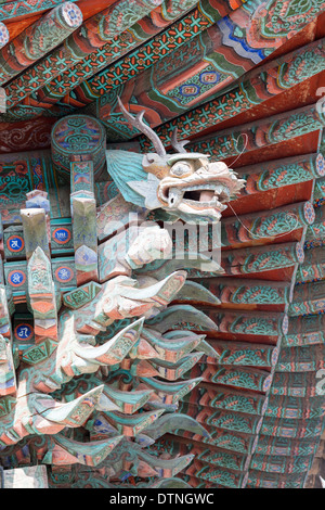 Dragon sculpté détail Temple Pulguksa, Kyongju, Corée du Sud. Banque D'Images