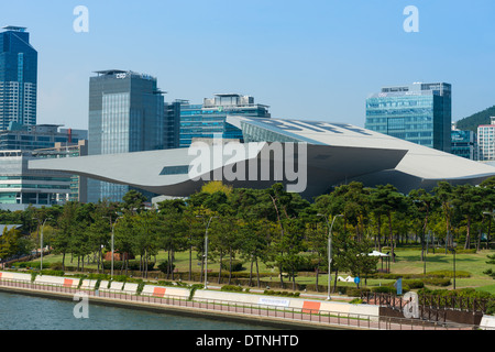 Centre de cinéma de Busan sur le bord du fleuve, Suyoung Centum City, Busan, Corée du Sud Banque D'Images