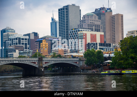 Prince's Bridge sur la rivière Yarra Melbourne construit 1846 et le pont a été ouvert en 1851. seul span 150 pieds design David Lennox Banque D'Images