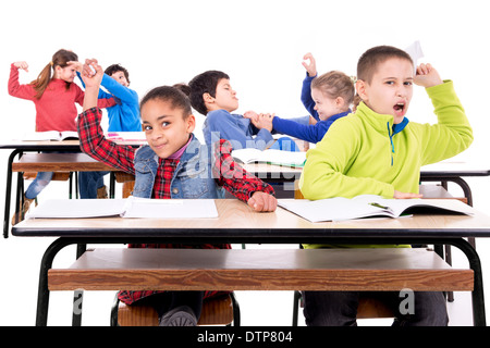 Le chaos dans la salle de classe pour les enfants Banque D'Images