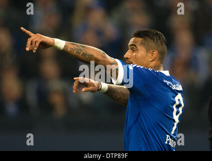 Gelsenkirchen, Allemagne. Feb 21, 2014. Kevin-Prince Boateng de Schalke réagit au cours de la Bundesliga match de football entre le FC Schalke 04 FSV Mainz 05 et à la Veltins Arena de Gelsenkirchen, Allemagne, 21 février 2014. Photo : BERND THISSEN/dpa/Alamy Live News Banque D'Images