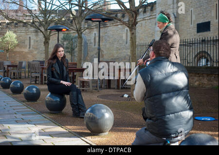 La Malmaison, Château d'Oxford, Oxford, Royaume-Uni. Feb 22, 2014. Phoebe Drinkall (20), le nouveau visage d'Oxford Fashion Week, pose pour Ben Robinson au château d'Oxford. Phoebe, un étudiant de première année dans les relations internationales, battre plusieurs centaines d'étudiants et résidents à devenir cette années face d'Oxford Fashion Week qui a lieu à différents endroits au Oxford 3 mars - 9th, 2014. Crédit : Andrew Walmsley/Alamy Live News Banque D'Images